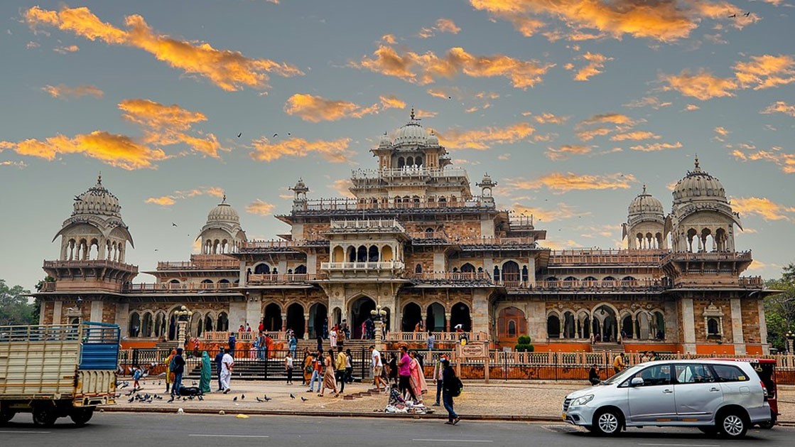 Tempo Traveller for Jaipur