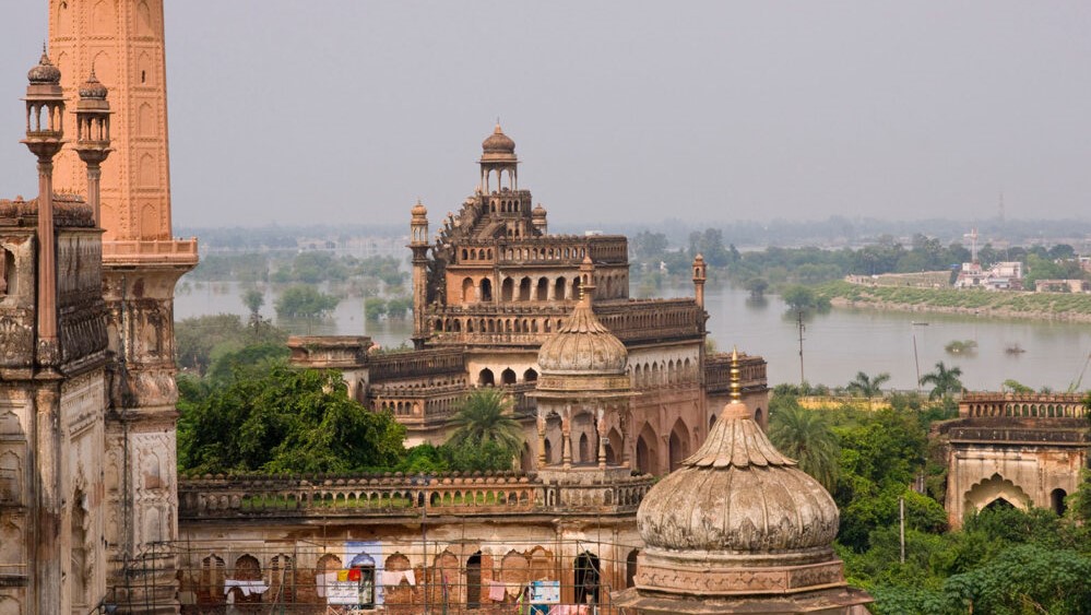 book tempo traveller in lucknow
